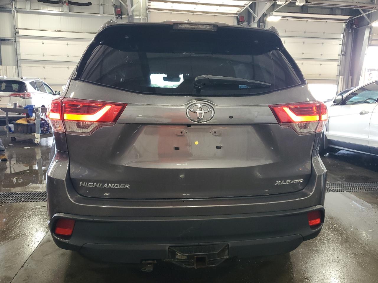 2019 Toyota Highlander Se VIN: 5TDJZRFHXKS605509 Lot: 70832025