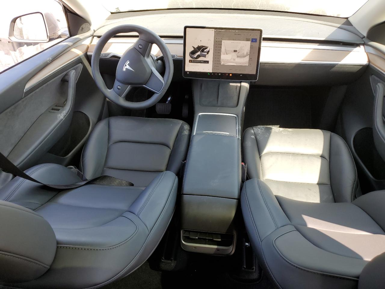 2024 Tesla Model Y VIN: 7SAYGDEE2RF113332 Lot: 69692185