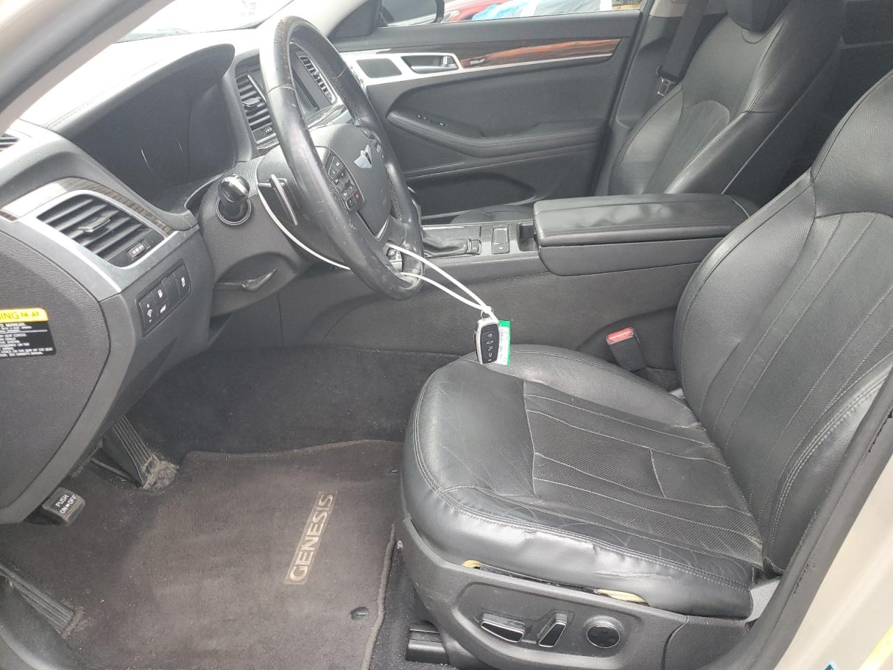 2015 Hyundai Genesis 3.8L VIN: KMHGN4JE3FU083759 Lot: 69317405