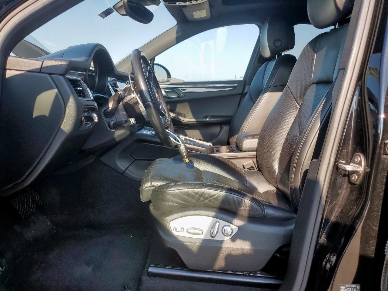 2017 Porsche Macan VIN: WP1AA2A55HLB83833 Lot: 67715165