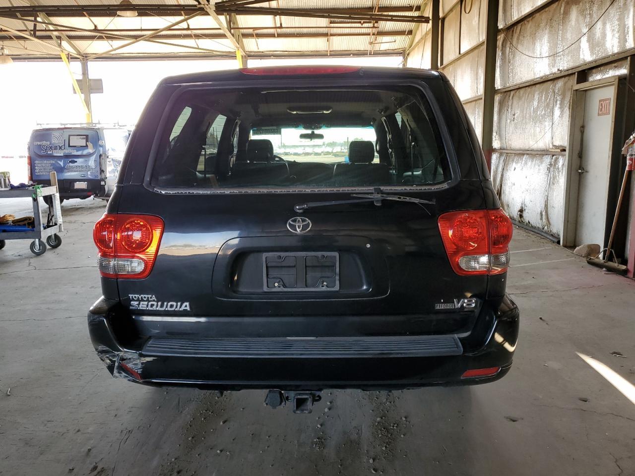 2005 Toyota Sequoia Sr5 VIN: 5TDZT34A55S261714 Lot: 68400125