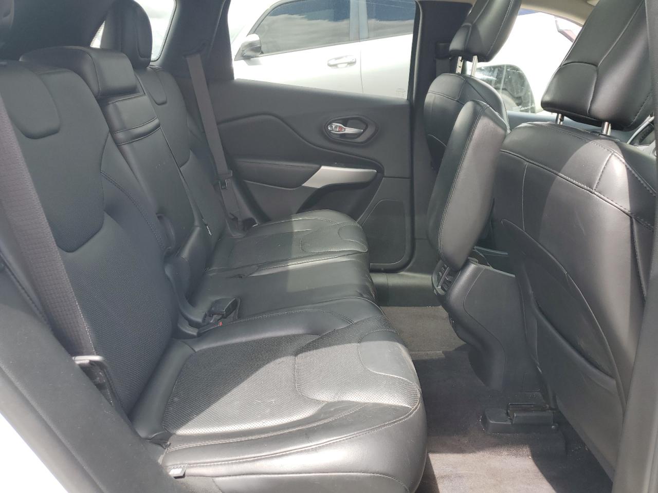 2016 Jeep Cherokee Overland VIN: 1C4PJMJS8GW296167 Lot: 66402875