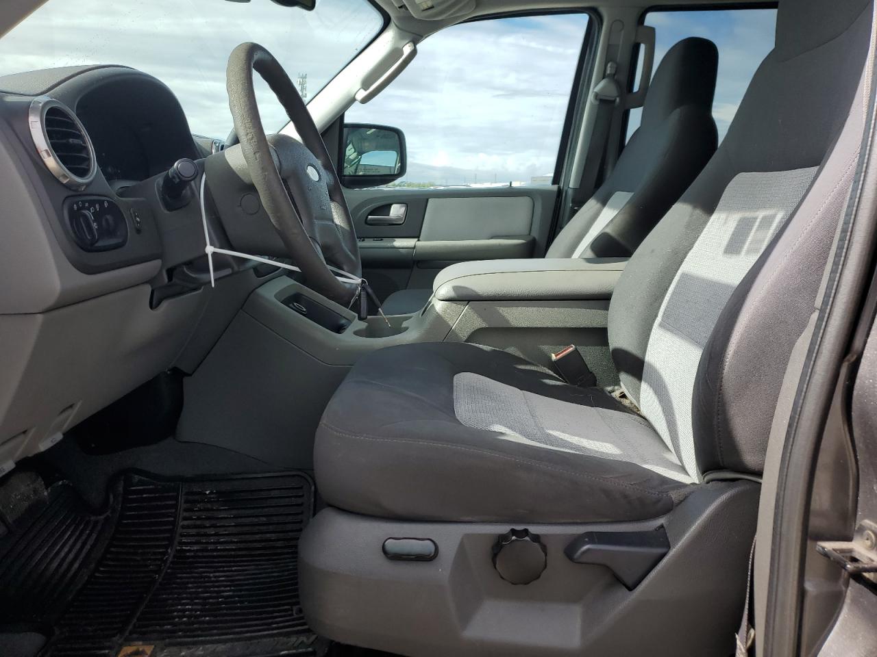 2004 Ford Expedition Xlt VIN: 1FMPU16L44LB19745 Lot: 69762435