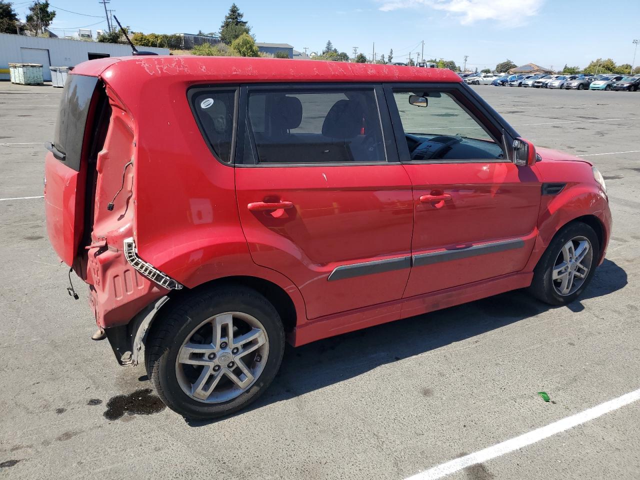 2011 Kia Soul + red null gas KNDJT2A2XB7197566 photo #4