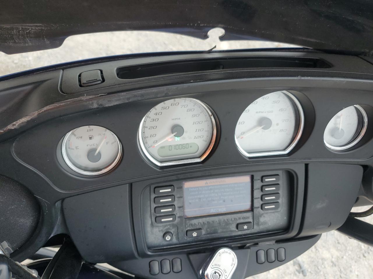 2015 Harley-Davidson Flhx Street Glide VIN: 1HD1KBM1XFB618337 Lot: 70015375