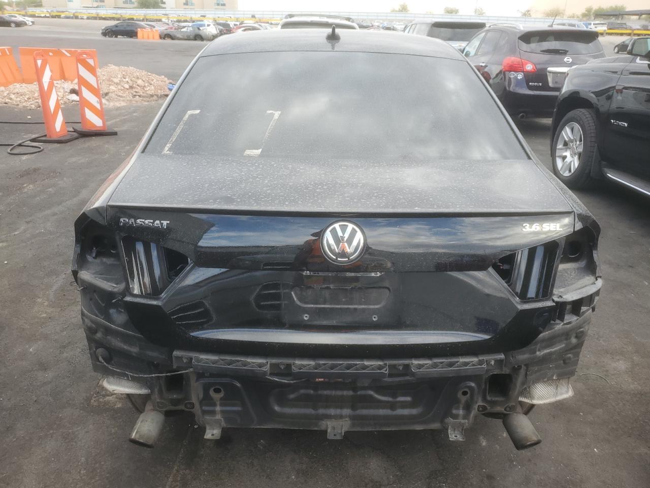 2013 Volkswagen Passat Sel VIN: 1VWCM7A38DC055896 Lot: 70320085