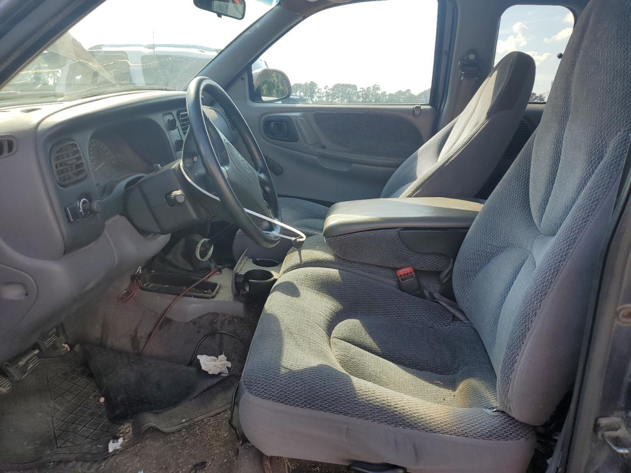 1998 Dodge Dakota VIN: 1B7FL22P5WS745931 Lot: 70360895