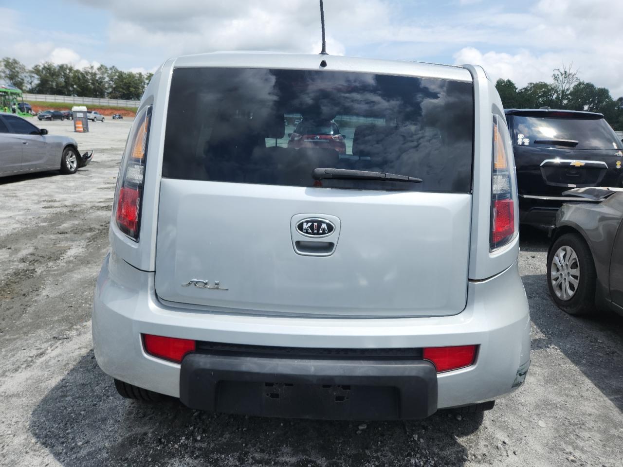 2011 Kia Soul + VIN: KNDJT2A23B7718384 Lot: 68348955