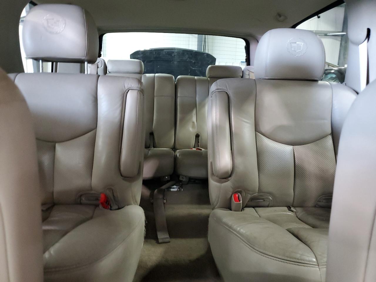 2005 Cadillac Escalade Luxury VIN: 1GYEK63N05R268473 Lot: 70662375