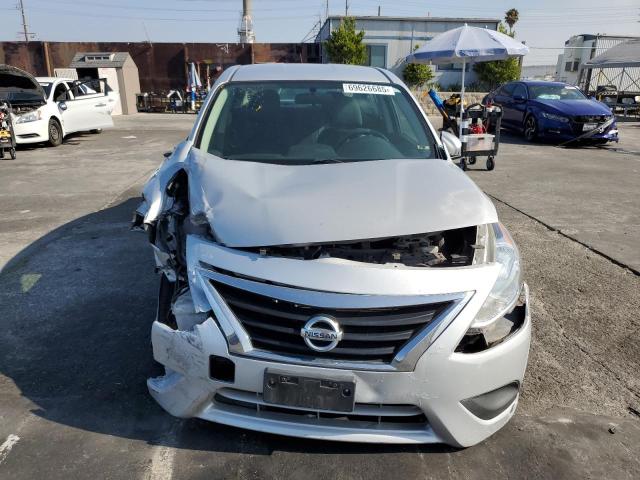  NISSAN VERSA 2017 Srebrny