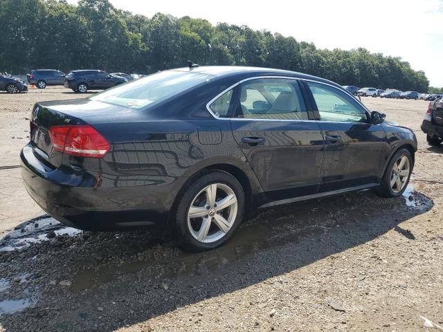 Sedans VOLKSWAGEN PASSAT 2013 Czarny