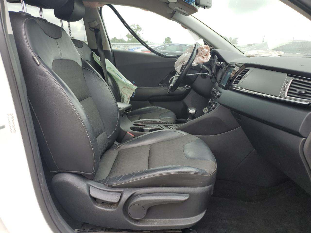 2017 Kia Niro Ex VIN: KNDCC3LC0H5077963 Lot: 69228305