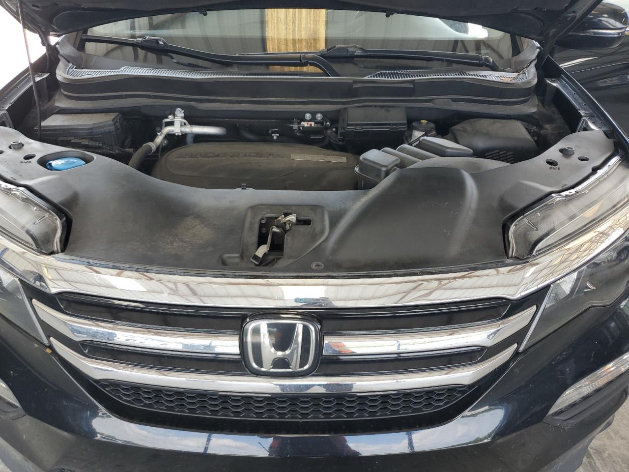2017 Honda Pilot Elite VIN: 5FNYF6H05HB095578 Lot: 69305945