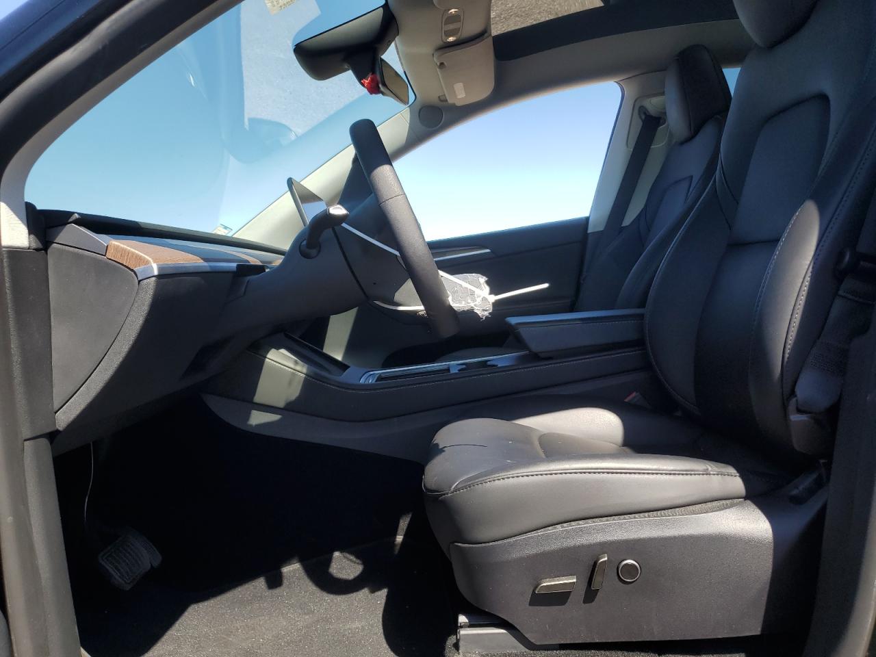 2024 Tesla Model Y VIN: 7SAYGAEE3RF132017 Lot: 70282435