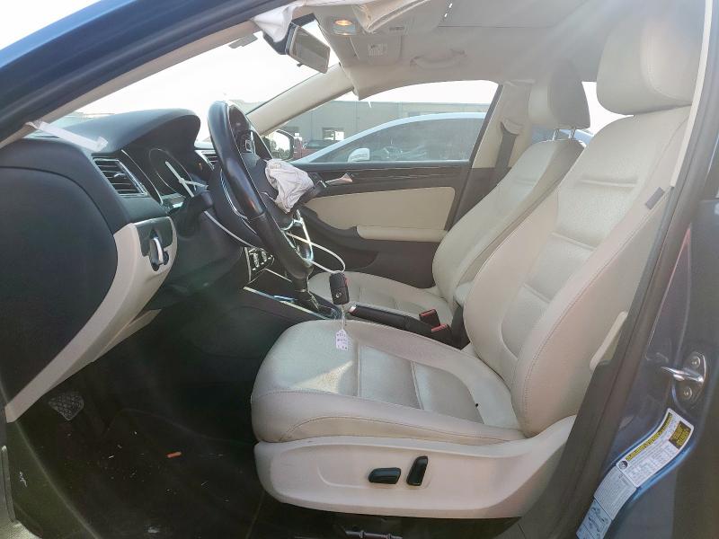  VOLKSWAGEN JETTA 2017 Синий