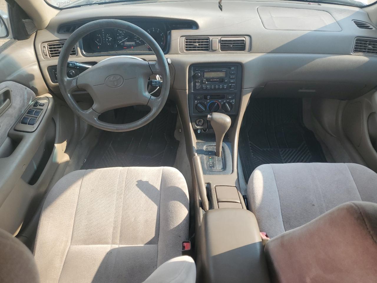 1999 Toyota Camry Le VIN: JT2BG28K1X0325183 Lot: 67929535