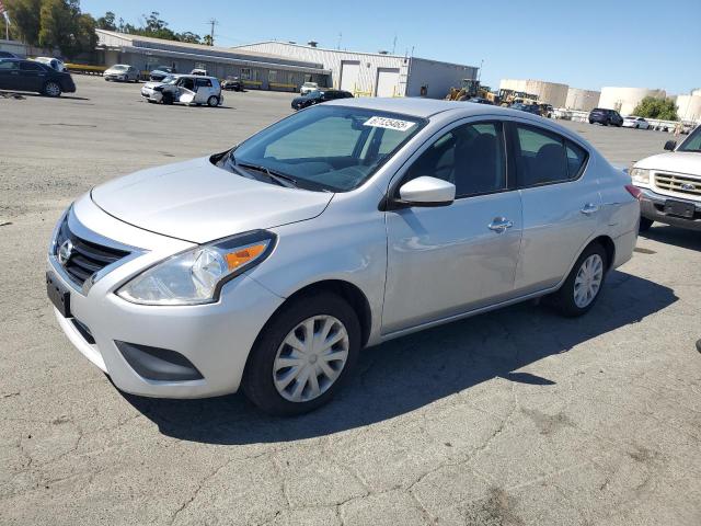  NISSAN VERSA 2019 Srebrny