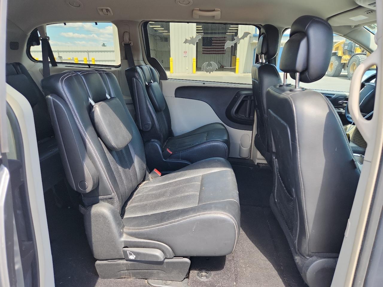 2015 Chrysler Town & Country Touring L VIN: 2C4RC1CG1FR590334 Lot: 68836215