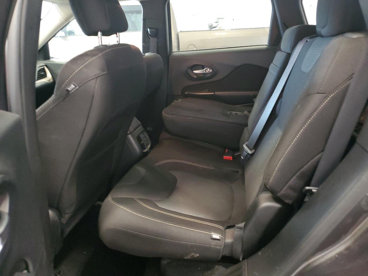 2015 Jeep Cherokee Latitude VIN: 1C4PJMCBXFW784791 Lot: 68204575