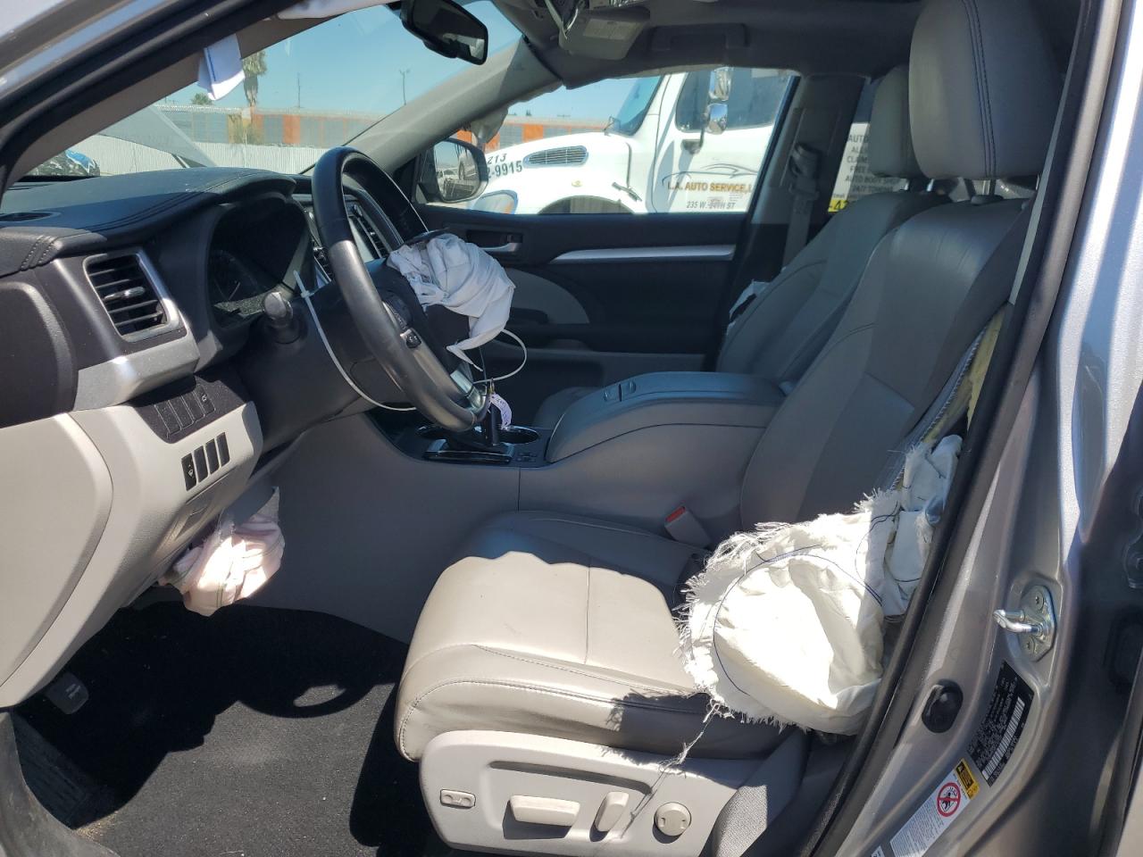 2015 Toyota Highlander Xle VIN: 5TDKKRFH8FS107520 Lot: 68497005