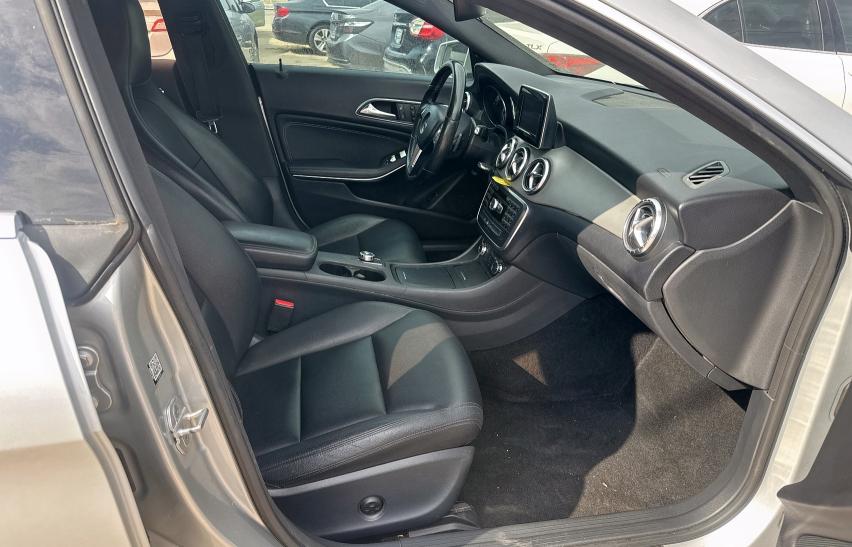 Sedans MERCEDES-BENZ CLA-CLASS 2014 Srebrny