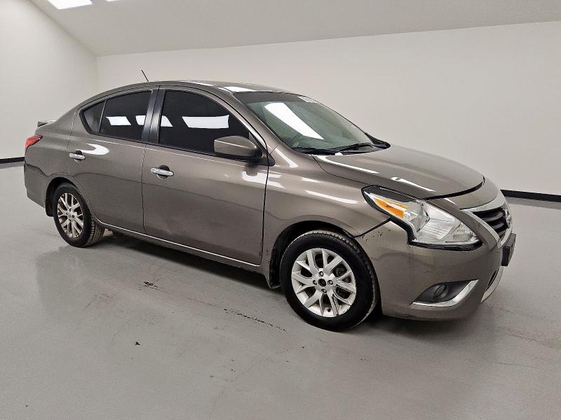  NISSAN VERSA 2017 Серый
