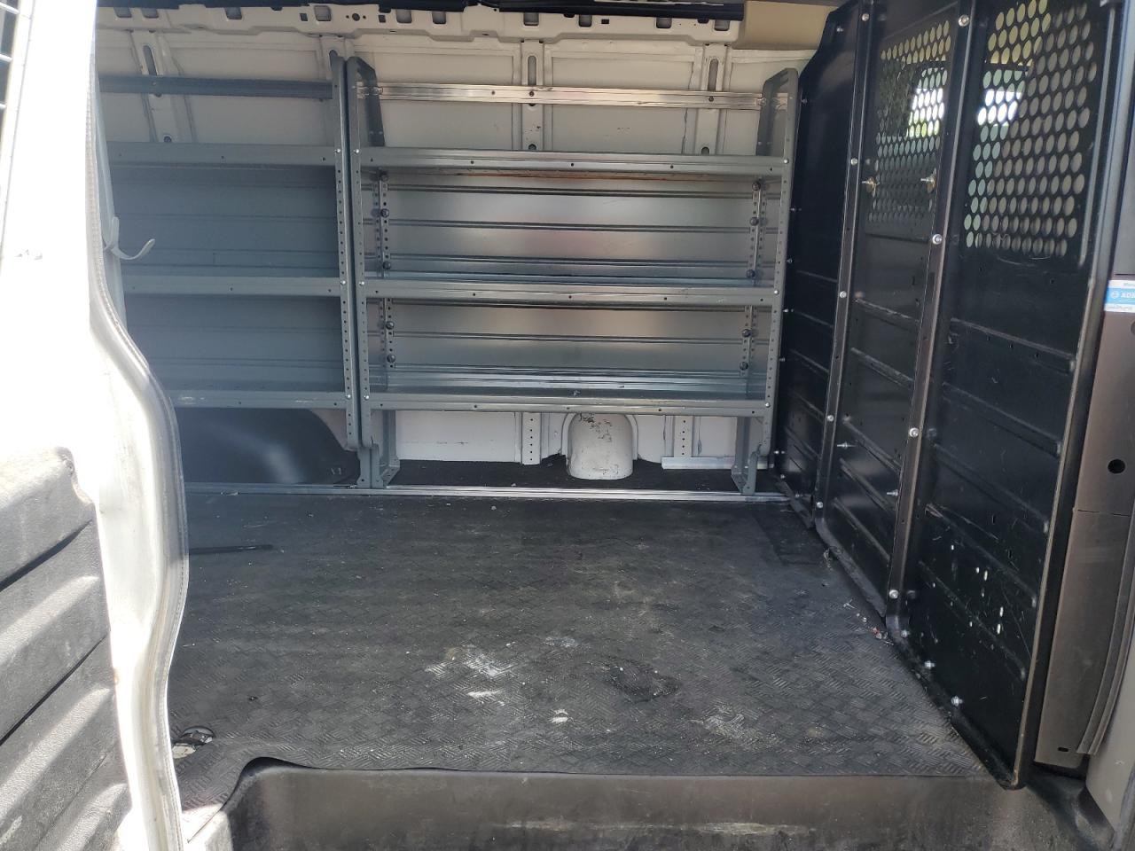 2020 Chevrolet Express G2500 VIN: 1GCWGAFG1L1175453 Lot: 69672395