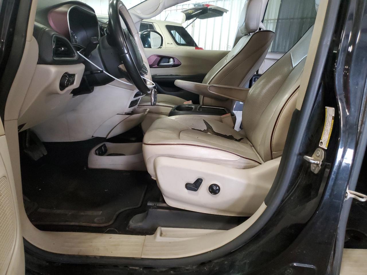 2018 Chrysler Pacifica Limited VIN: 2C4RC1GG8JR116089 Lot: 66885585