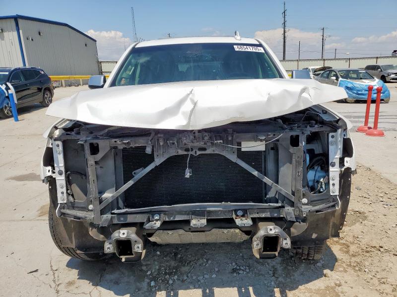  CHEVROLET SUBURBAN 2018 Белы