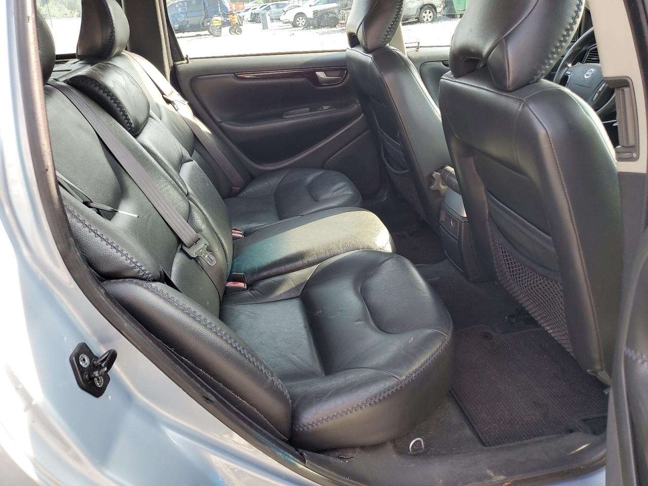 2002 Volvo V70 Xc VIN: YV1SZ58D821429425 Lot: 70138855