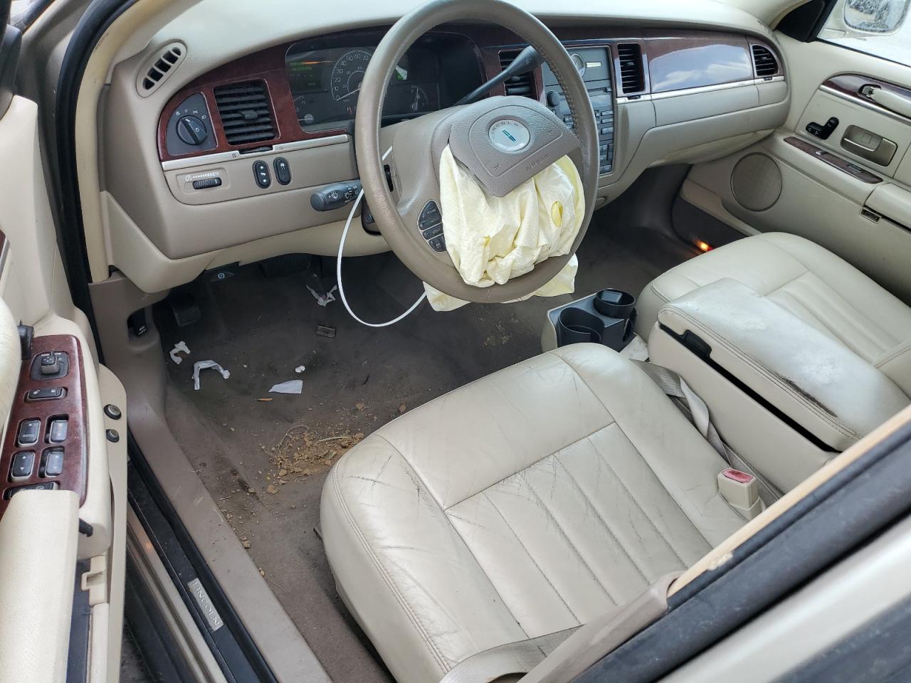 2004 Lincoln Town Car Executive VIN: 1LNHM81W84Y629940 Lot: 67629965