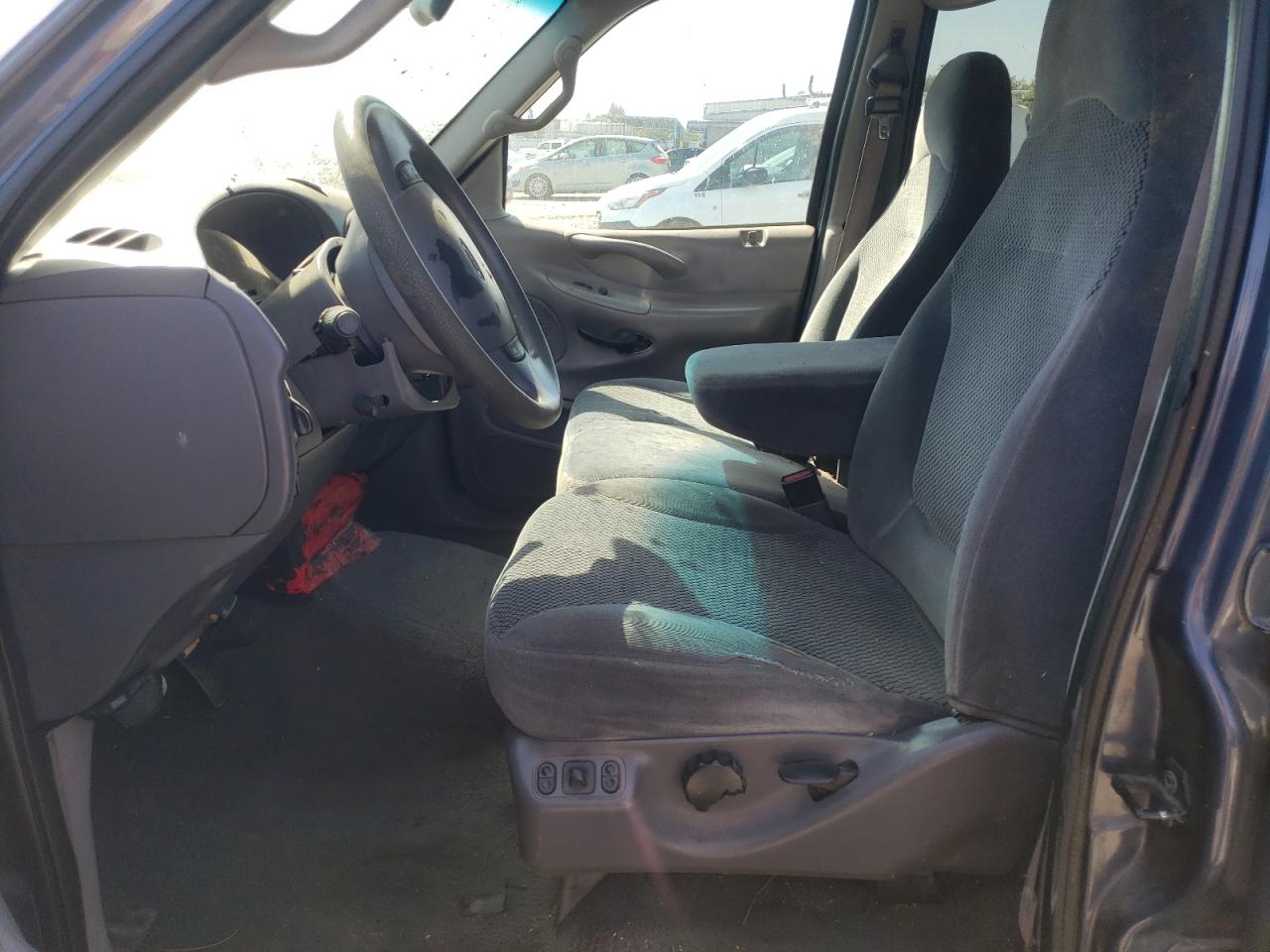 2000 Ford Expedition Xlt VIN: 1FMRU15L6YLB56943 Lot: 69731135