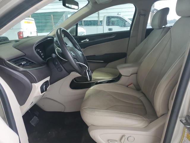 Паркетники LINCOLN MKC 2017 Кремовый