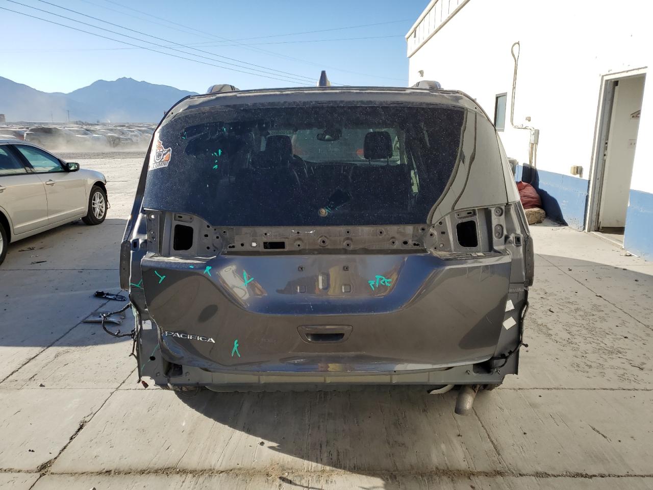 2017 Chrysler Pacifica Touring L Plus VIN: 2C4RC1EG2HR519806 Lot: 68700805