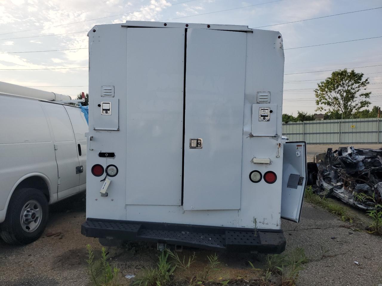 2016 Ford Econoline E350 Super Duty Cutaway Van VIN: 1FDWE3FS4GDC51639 Lot: 70987915