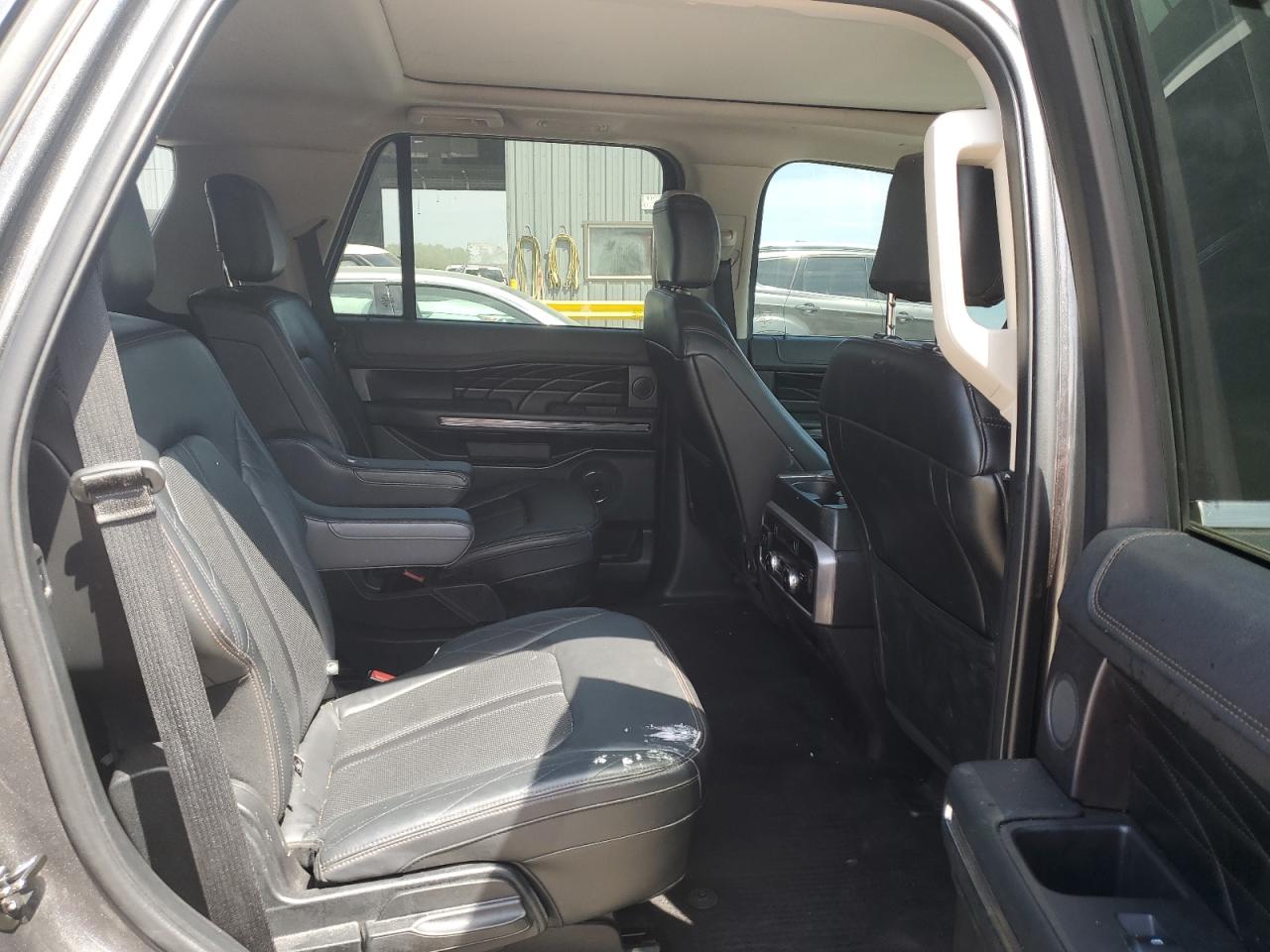 2018 Ford Expedition Platinum VIN: 1FMJU1MT4JEA00991 Lot: 70340255