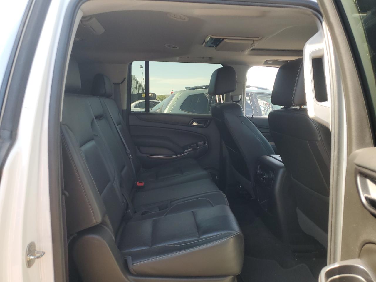 2017 Chevrolet Suburban K1500 Lt VIN: 1GNSKHKC2HR332075 Lot: 66881175