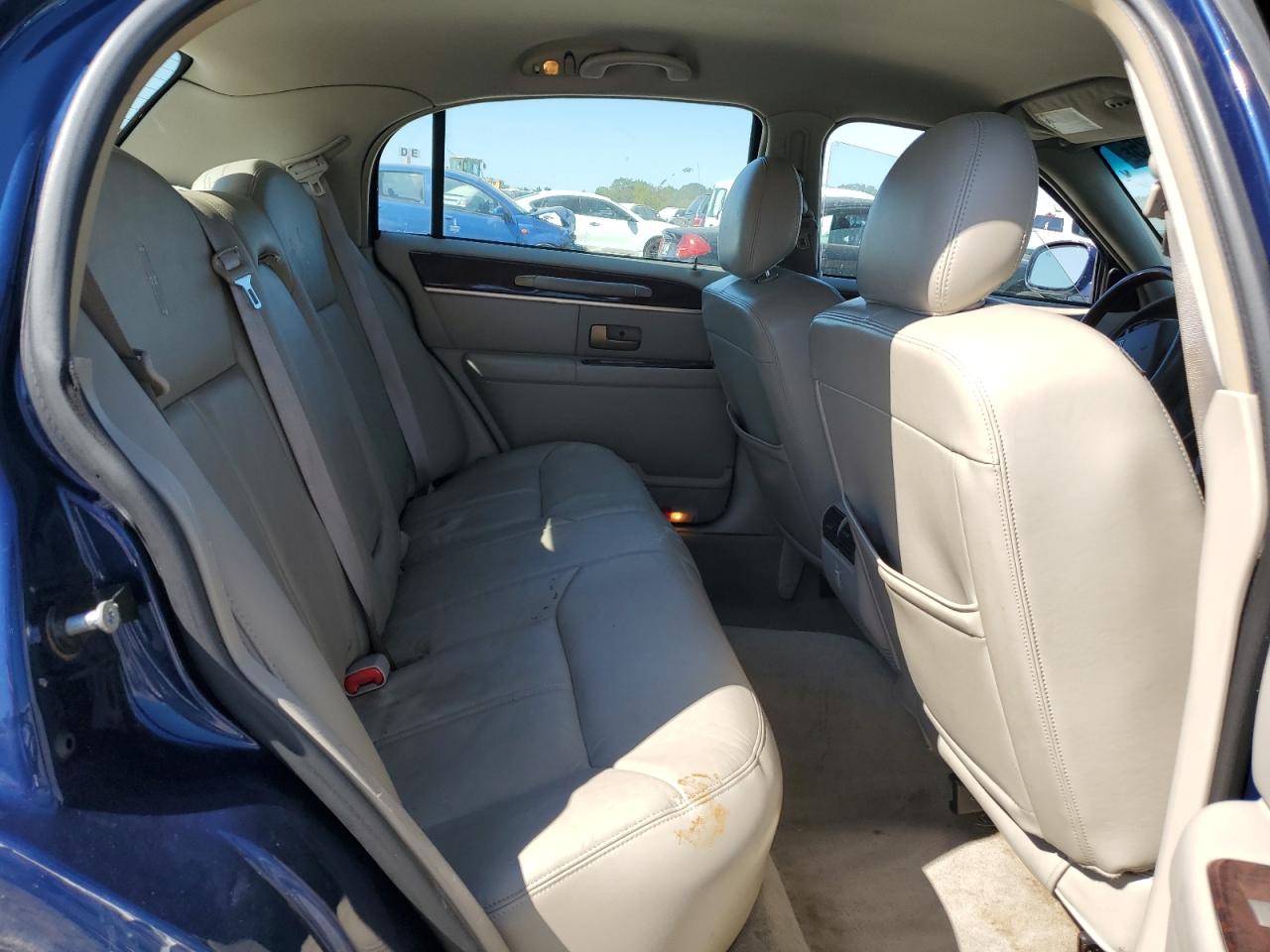 2009 Lincoln Town Car Signature Limited VIN: 2LNHM82V49X618057 Lot: 70892425