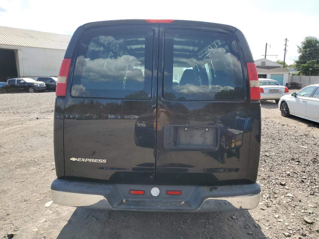 2008 Chevrolet Express G1500 VIN: 1GCFG15X381178699 Lot: 70910305