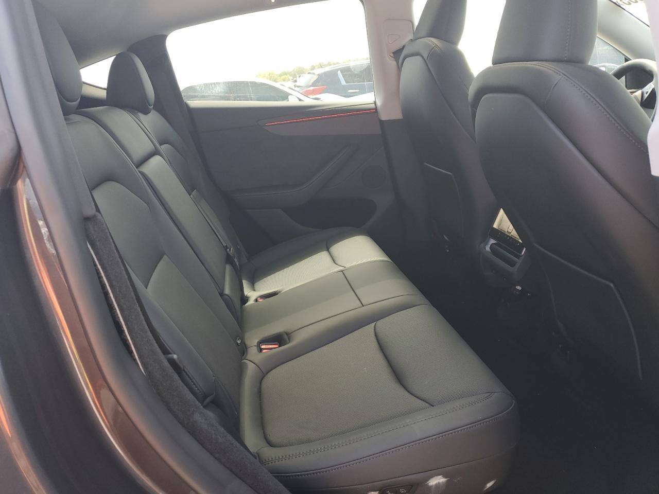 2026 Tesla Model Y VIN: 7SAYGDEE5TA407053 Lot: 70264855