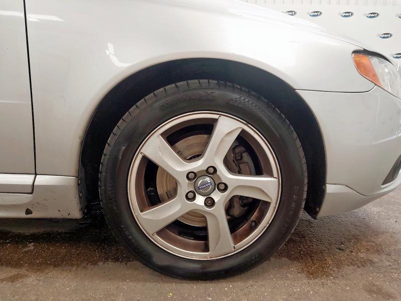 2010 VOLVO V70 SE LUX
