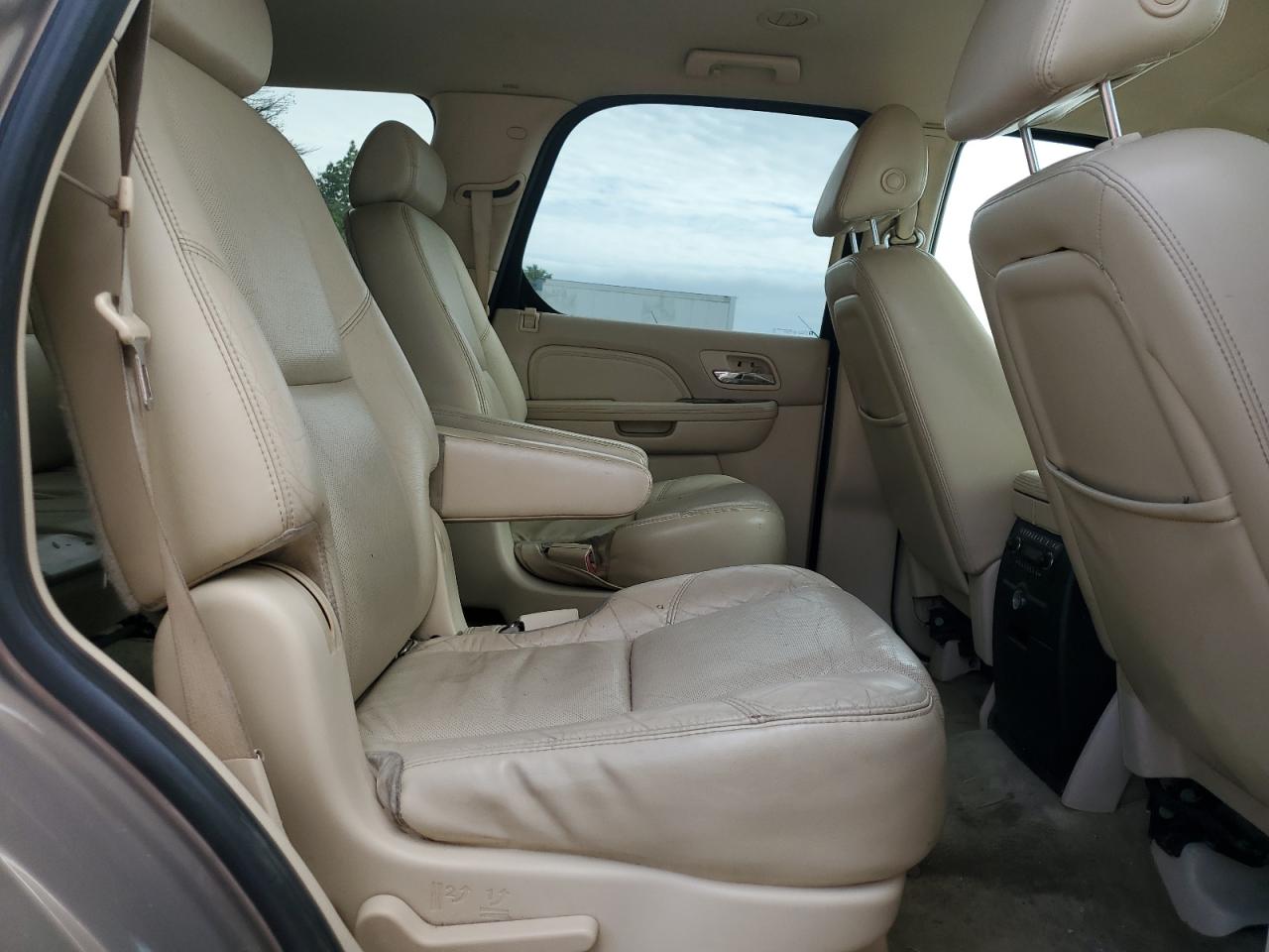 2007 Cadillac Escalade Luxury VIN: 1GYFK63887R285121 Lot: 68832695