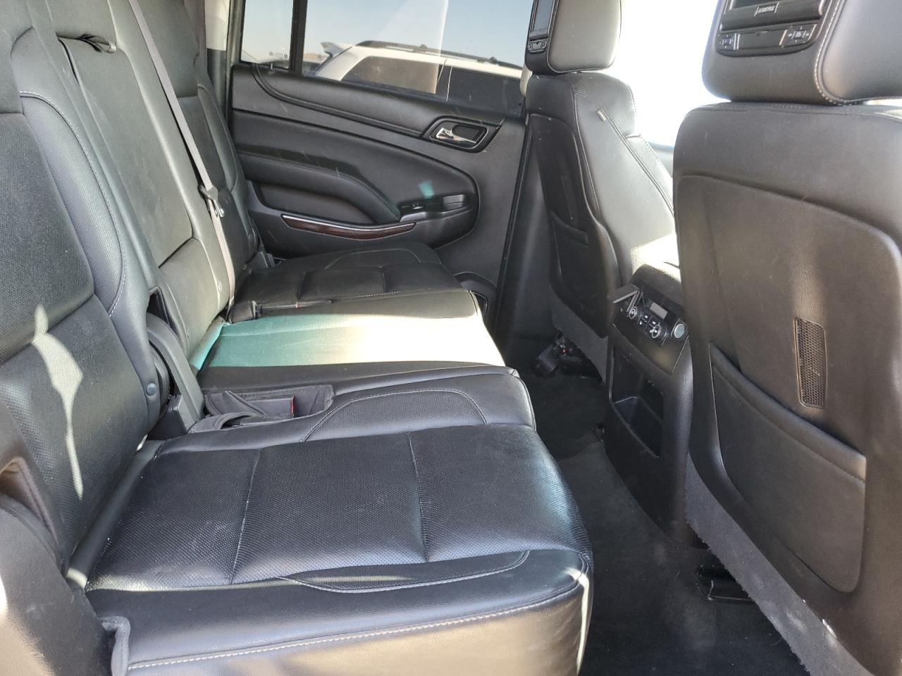 2016 GMC Yukon Xl K1500 Slt VIN: 1GKS2GKC2GR303603 Lot: 68391365