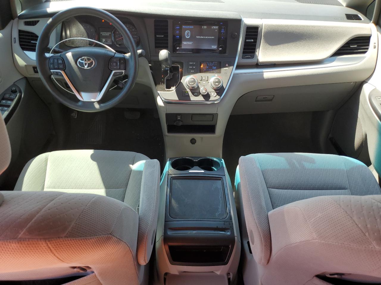 2017 Toyota Sienna Le VIN: 5TDKZ3DC6HS811217 Lot: 70037305