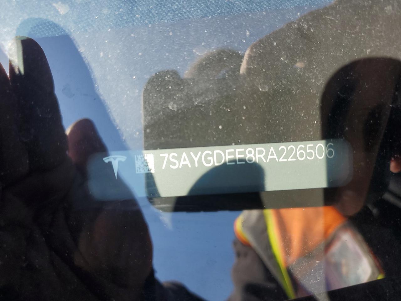 2024 Tesla Model Y VIN: 7SAYGDEE8RA226506 Lot: 70717335