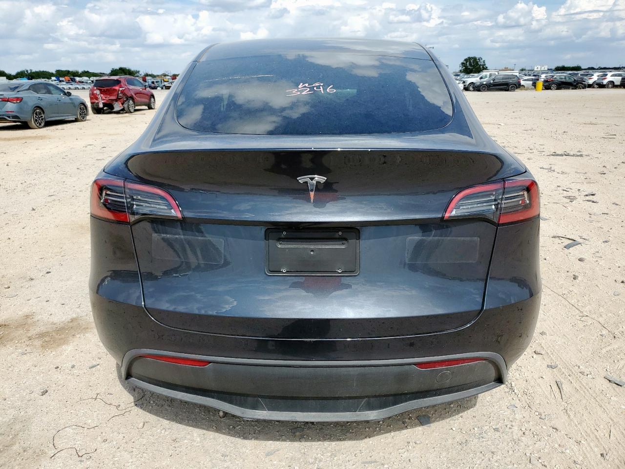 2024 Tesla Model Y VIN: 7SAYGDED1RA322615 Lot: 70672635