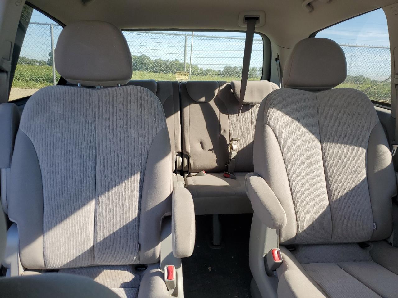 2012 Kia Sedona Lx VIN: KNDMG4C71C6459570 Lot: 70725265