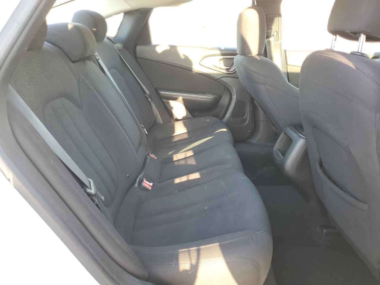 2015 Chrysler 200 Limited VIN: 1C3CCCAB3FN588711 Lot: 70572855