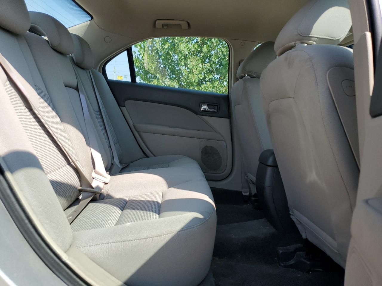 2010 Ford Fusion S VIN: 3FAHP0GA1AR270293 Lot: 68814575