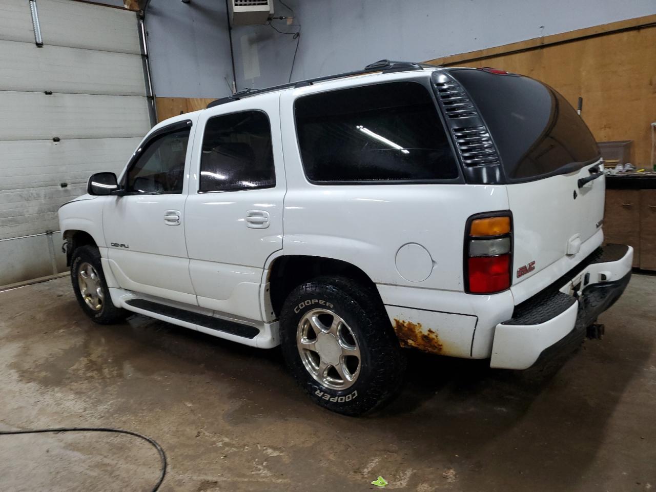 2006 GMC Yukon Denali 1GKEK63U26J132962 photo #3